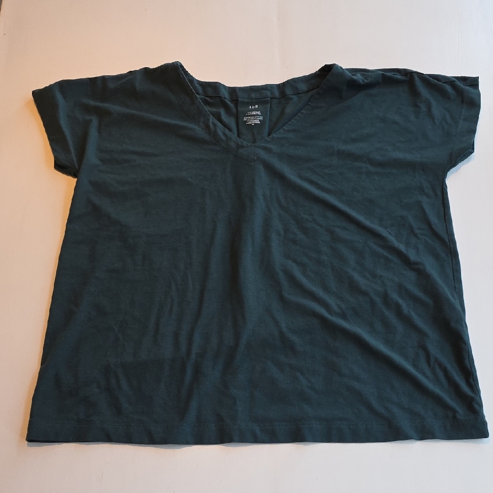 J. Jill Luxe Supima Pleat Back V Neck Tee Green